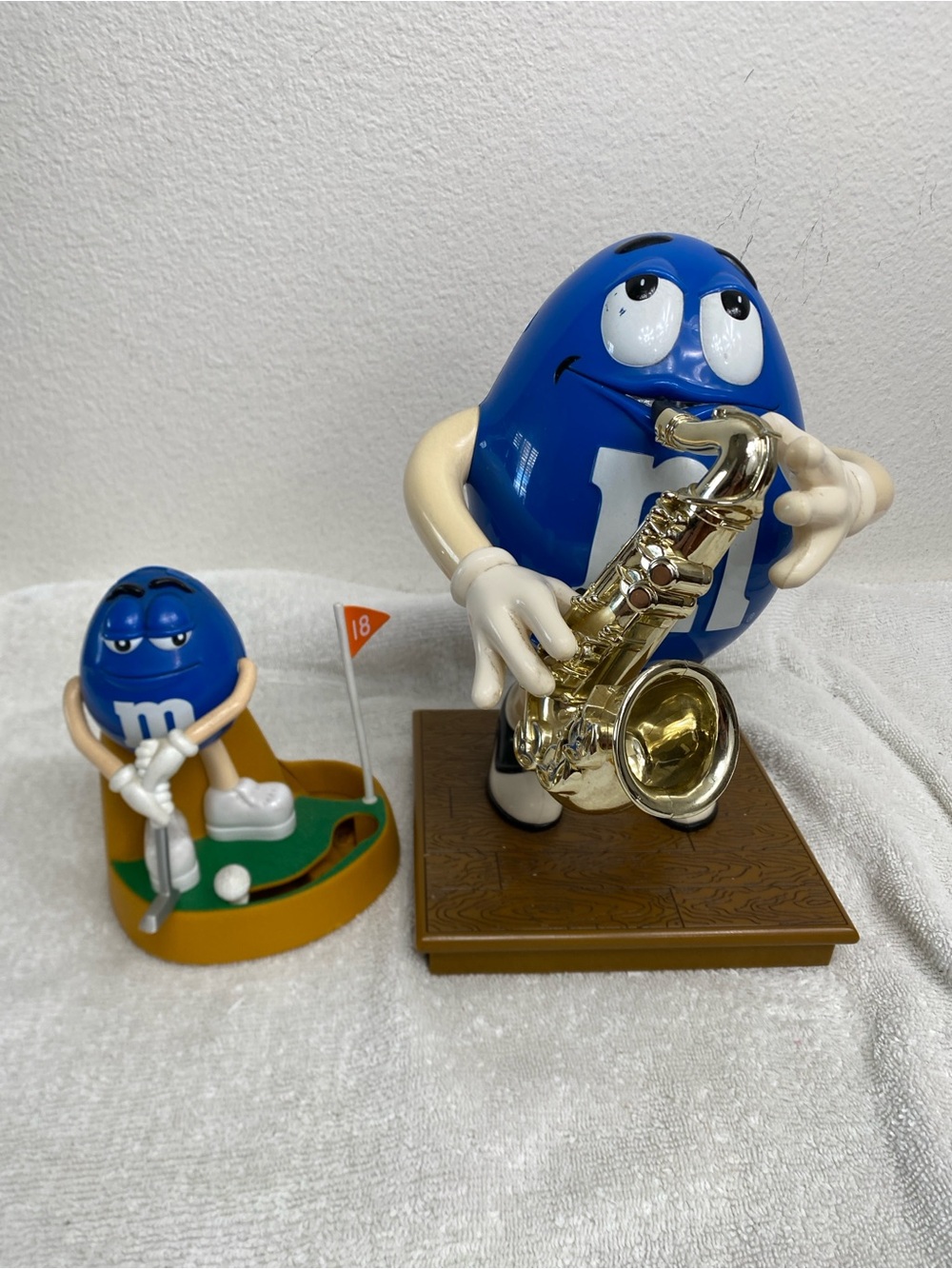 Vintage Blue M&M's Plastic 11" Saxophone + Golf 18 Hole Figurine Collectible